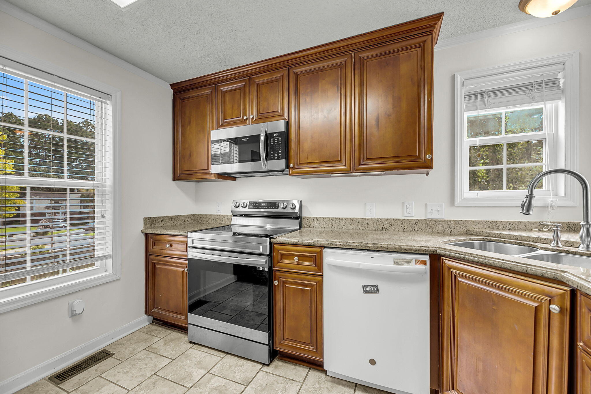 100 Trescott Court Summerville, SC 29486 - Photo 11 of 35 CREM - 100 Trescott-23