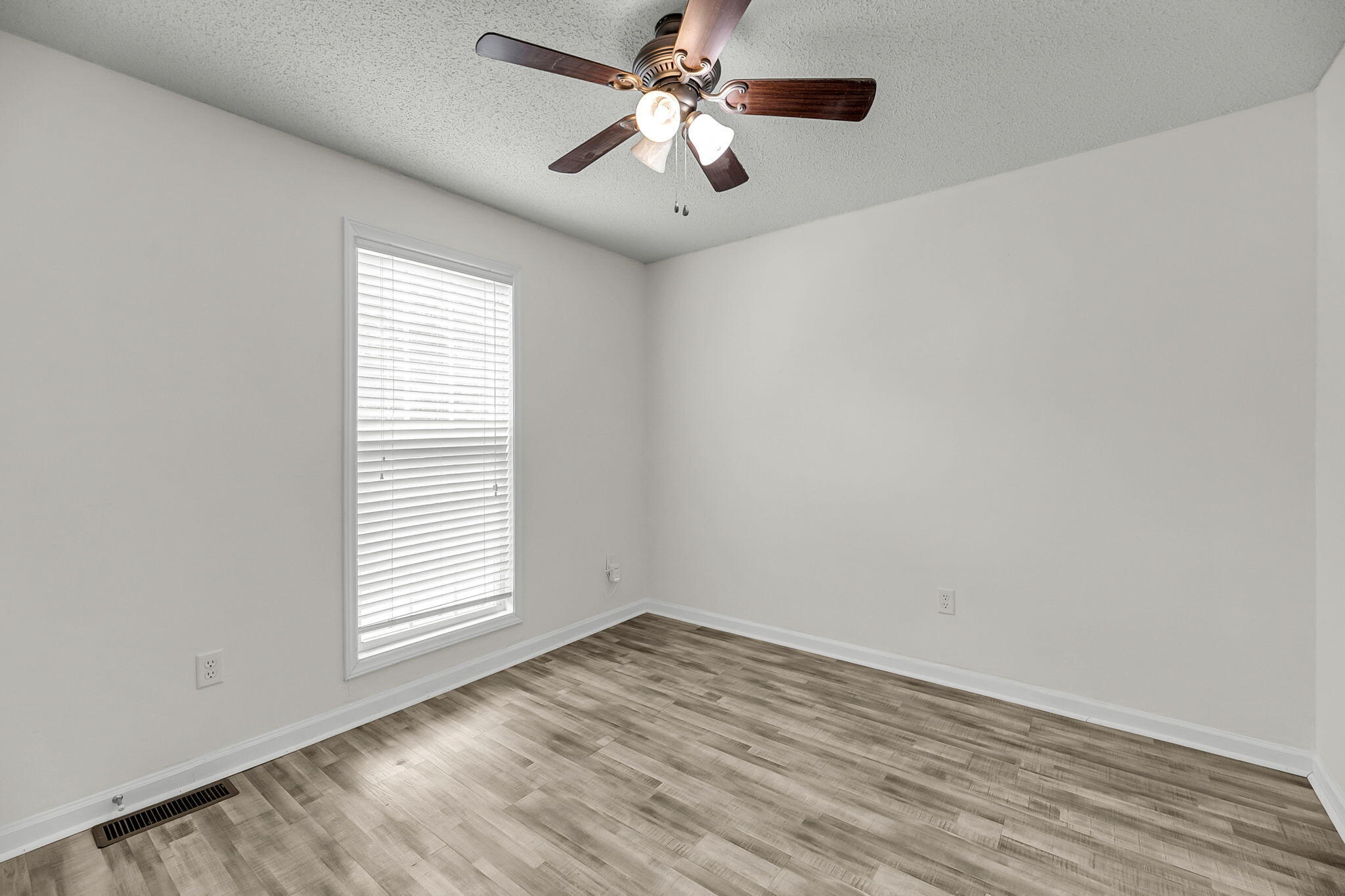 100 Trescott Court Summerville, SC 29486 - Photo 16 of 35 CREM - 100 Trescott-12