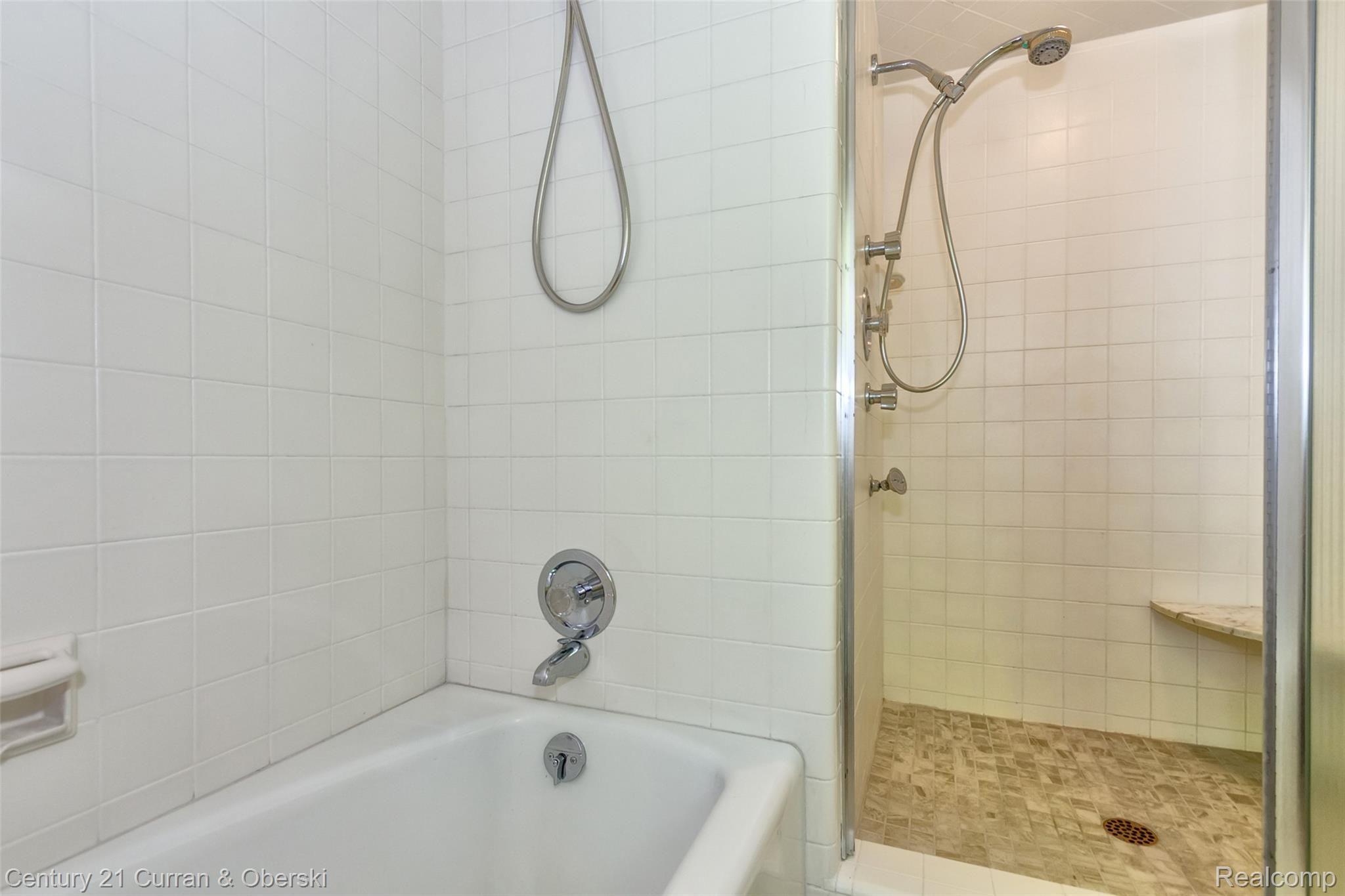 34400 Quaker Valley Road Farmington, MI 48331 - Photo 18 of 40 26.jpg