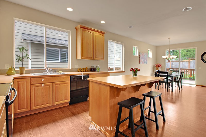 431 196th Street Southeast Bothell, WA 98012 - Photo 6 of 20