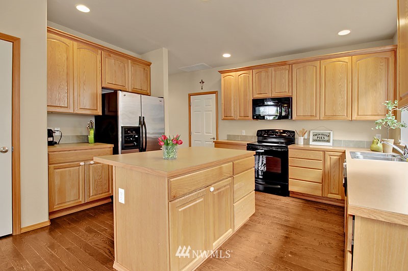 431 196th Street Southeast Bothell, WA 98012 - Photo 7 of 20