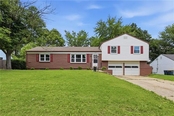 $332,500 | 702 West 89th Street, Kansas City, MO 64114