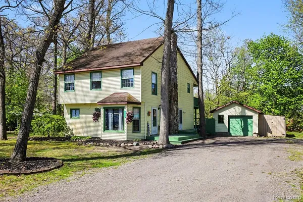 $289,900 | 4725 Hickory Drive, Highland, MI 48356