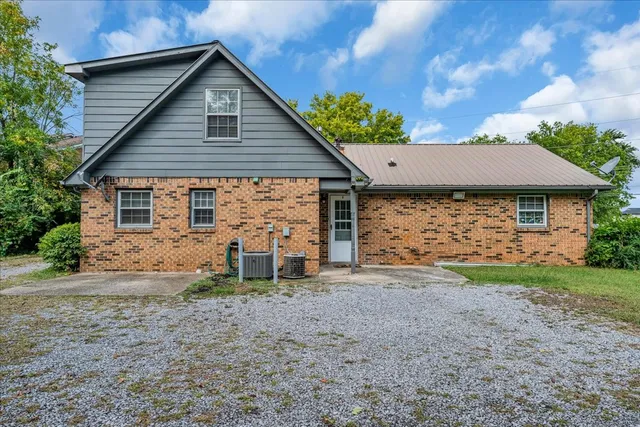 a view of a house with a yard and plants