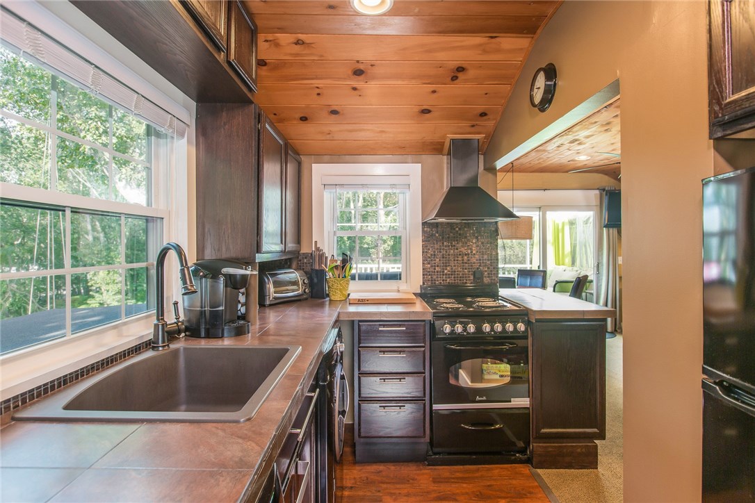 88 Old Post Road, Unit 4 Westerly, RI 02891 - Photo 4 of 21 Kitchen