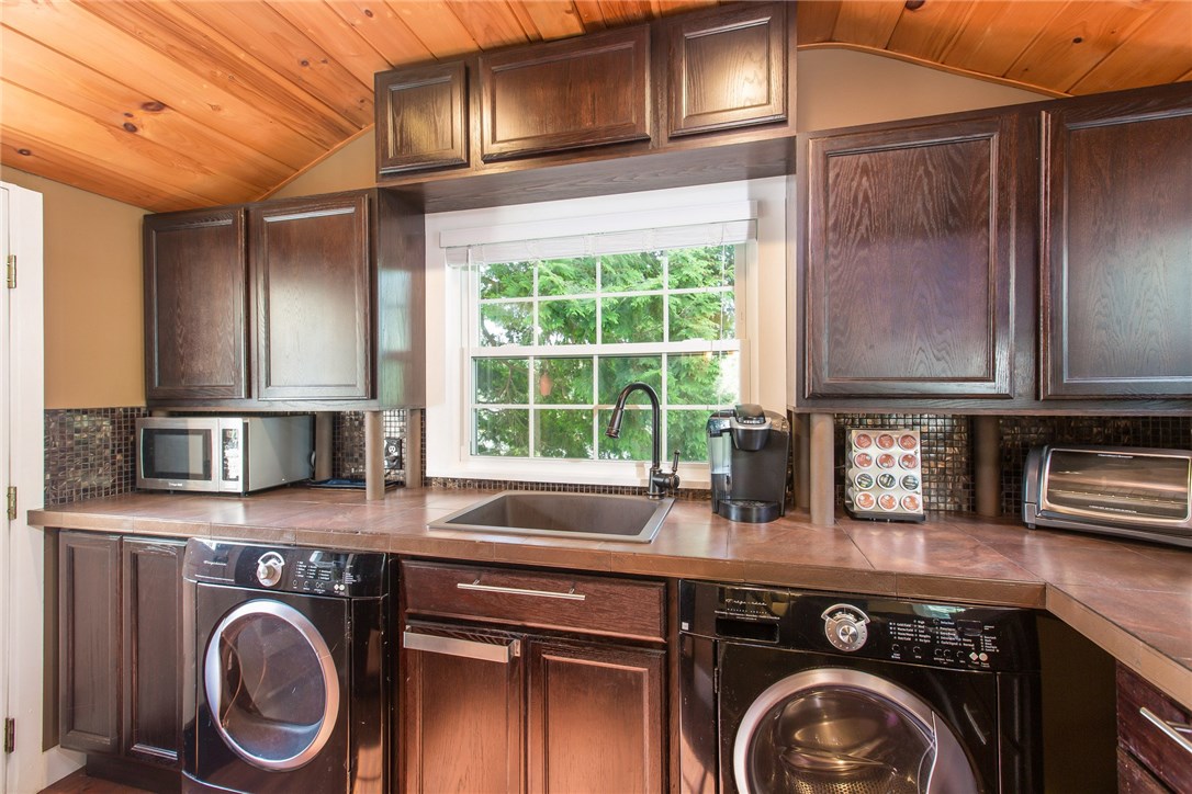 88 Old Post Road, Unit 4 Westerly, RI 02891 - Photo 5 of 21 Kitchen
