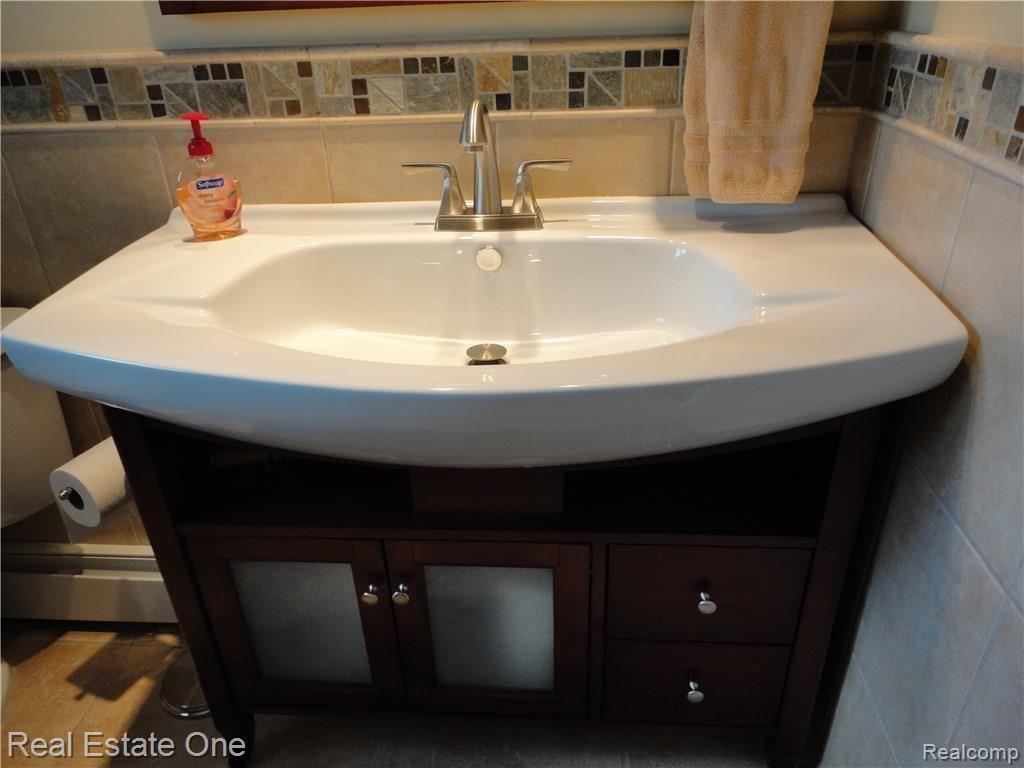 32305 Baintree Road Farmington Hills, MI 48334 - Photo 30 of 53