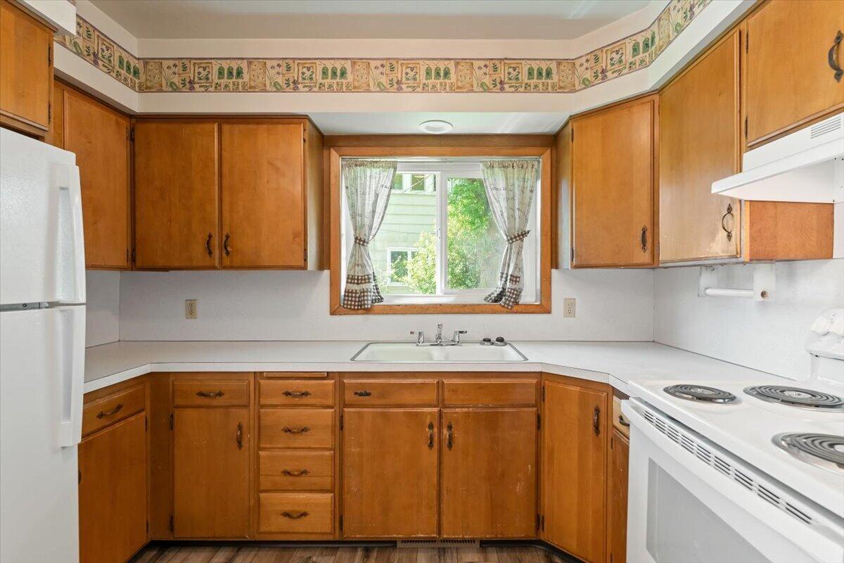 545 Main Street Weed, CA 96094 - Photo 8 of 20 20-545 Main St 20