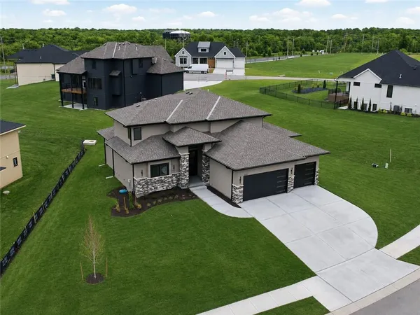 $910,000 | 2531 Northeast Woodland Court, Lee's Summit, MO 64086