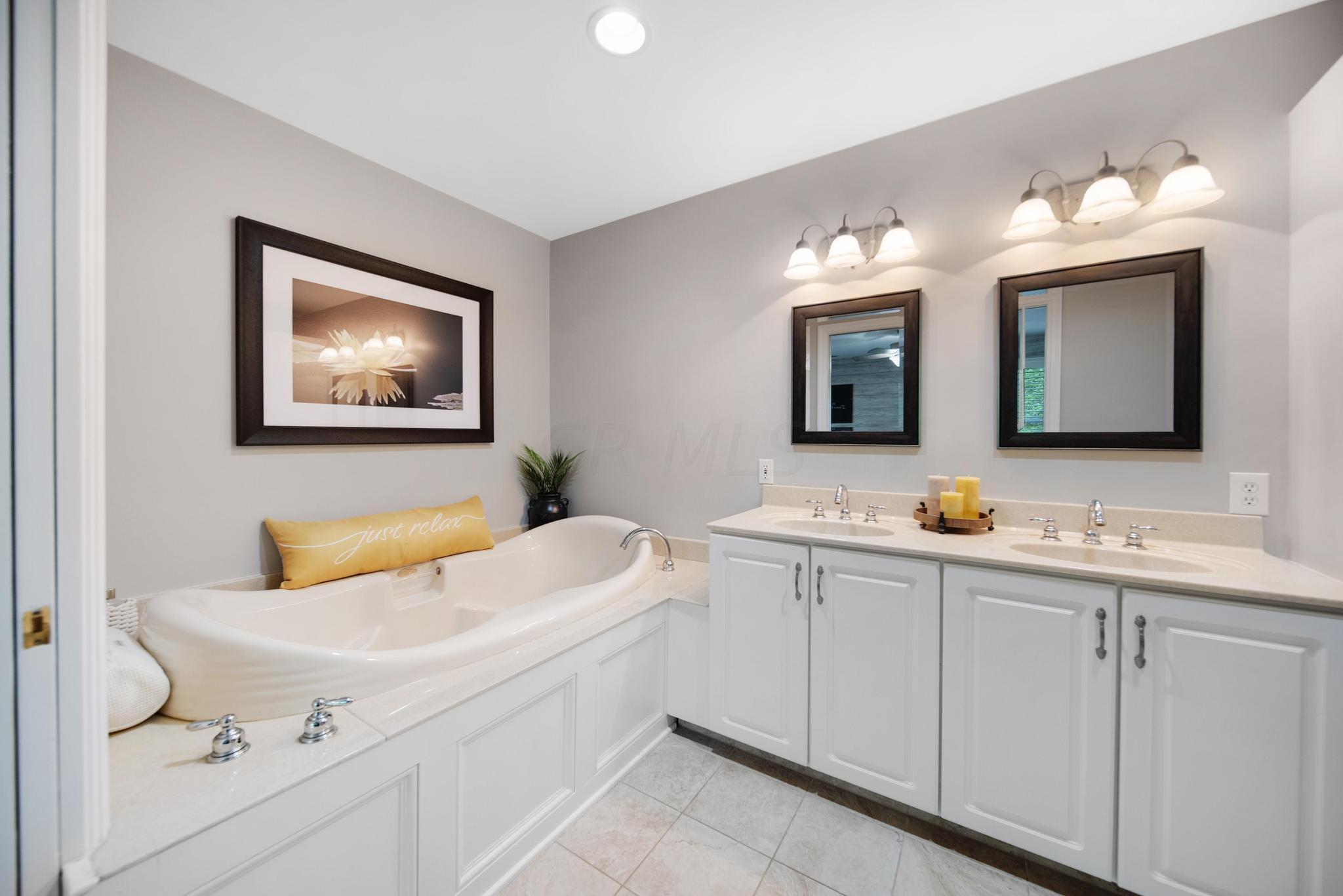 2318 Dorset Road Columbus, OH 43221 - Photo 24 of 45 Primary en-suite bath with whirlpool tub