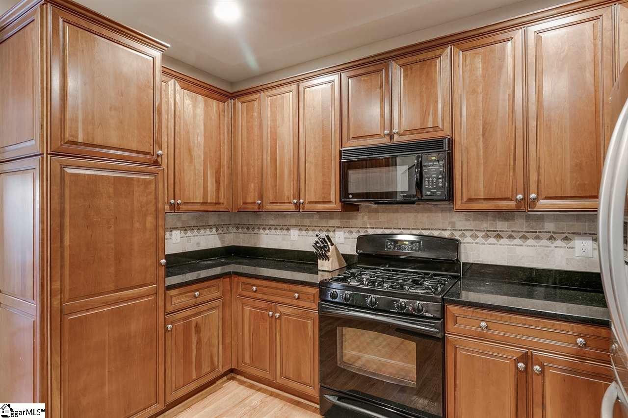 208 Aldgate Way Greer, SC 29650 - Photo 3 of 29 Gallery Image 3