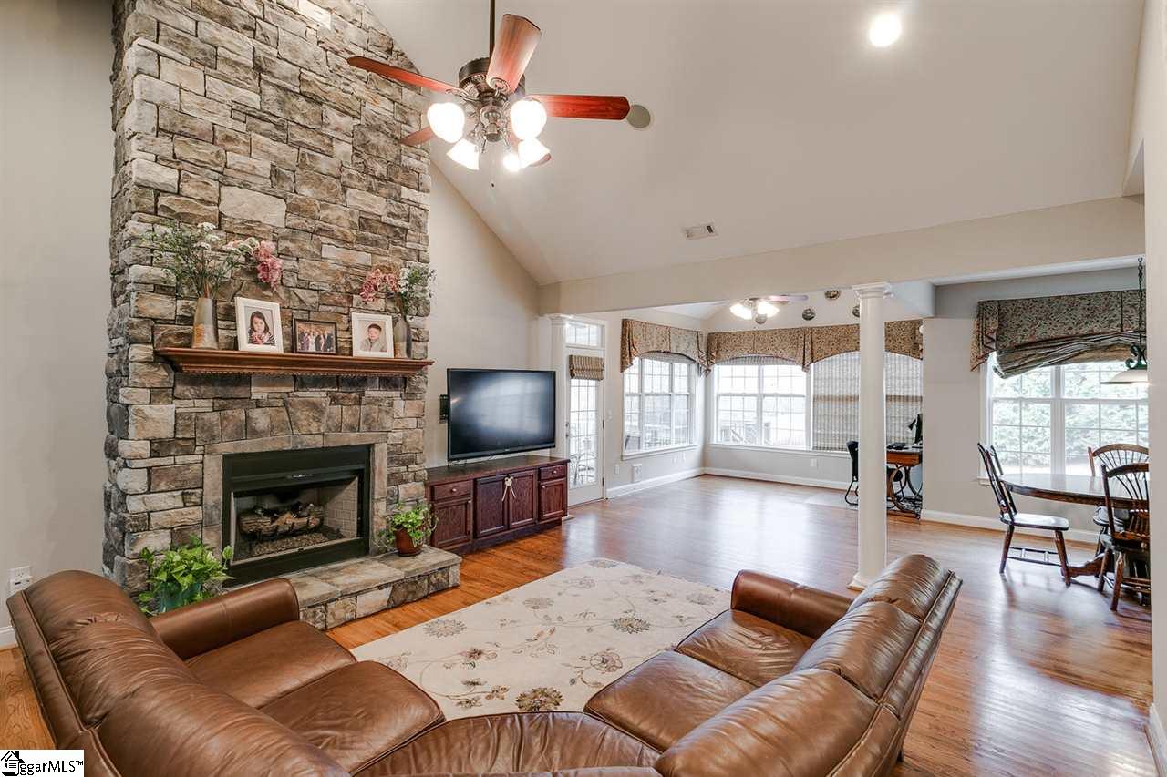 208 Aldgate Way Greer, SC 29650 - Photo 4 of 29 Gallery Image 4