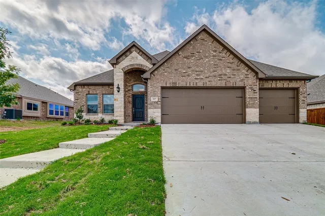 $2,595 | 327 Sweetspire Drive, Royse City, TX 75189