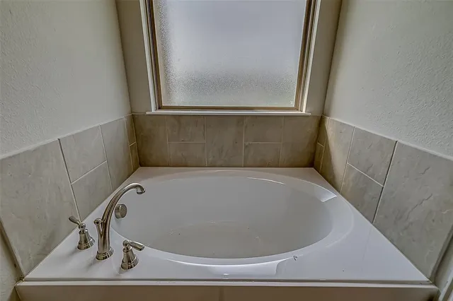 $2,595 | 327 Sweetspire Drive, Royse City, TX 75189