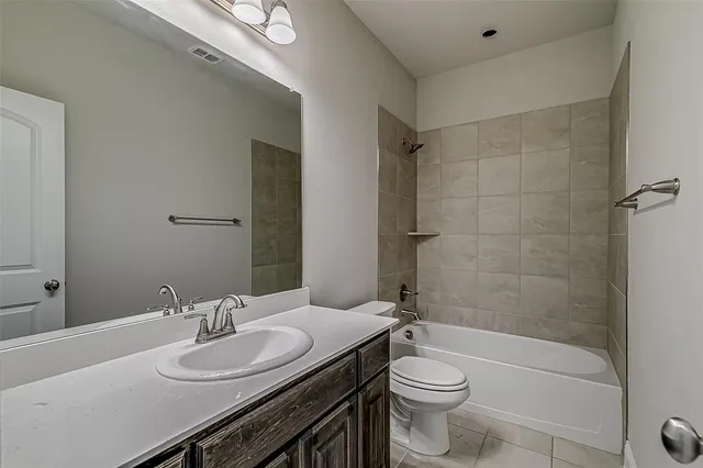 $2,595 | 327 Sweetspire Drive, Royse City, TX 75189