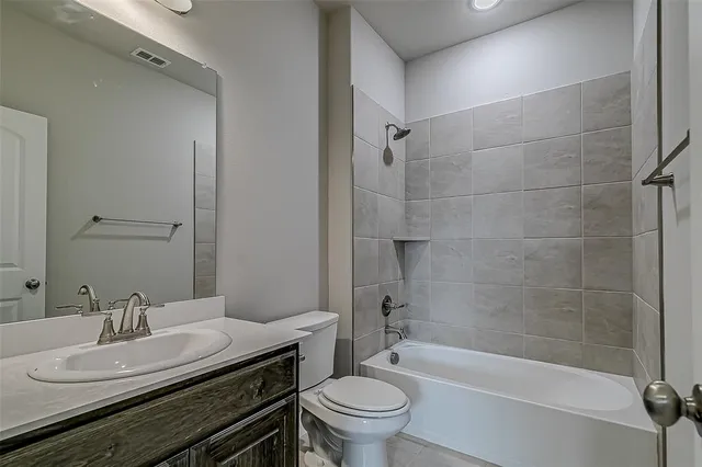 $2,595 | 327 Sweetspire Drive, Royse City, TX 75189