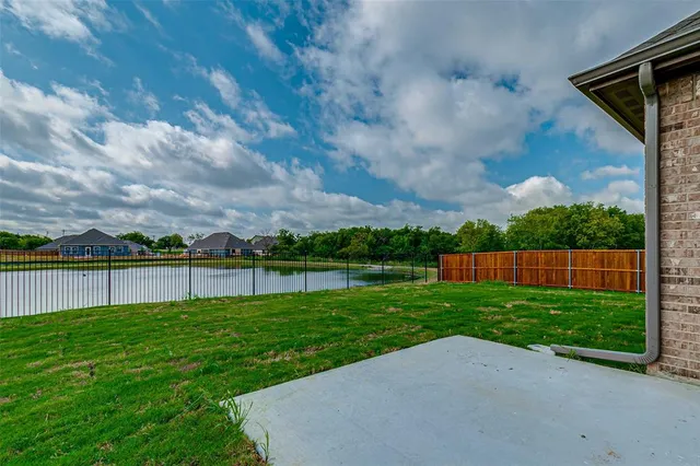 $2,595 | 327 Sweetspire Drive, Royse City, TX 75189