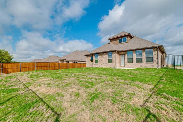 $2,595 | 327 Sweetspire Drive, Royse City, TX 75189