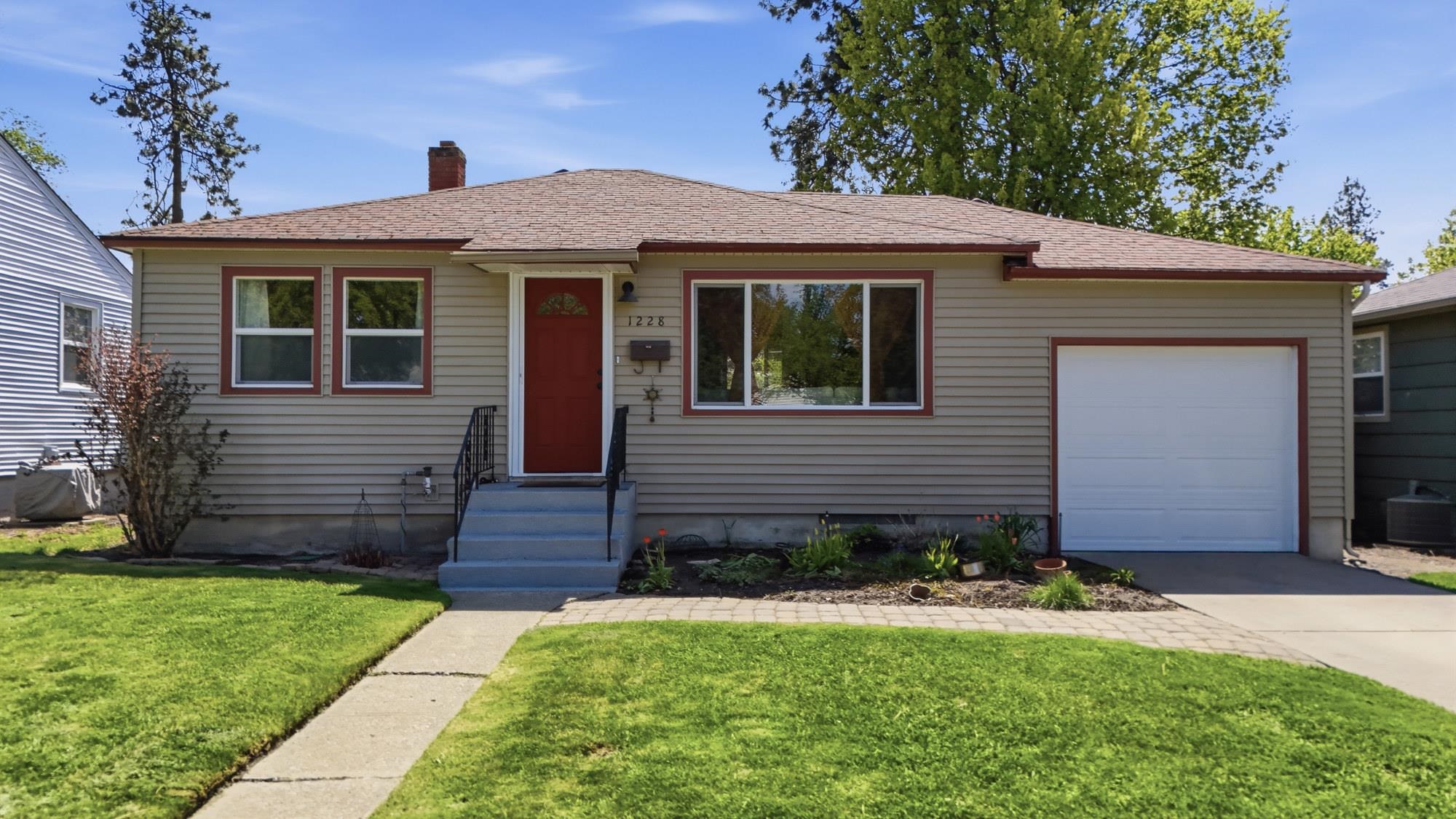 1228 East 40th Avenue Spokane, WA 99203 - Photo 2 of 46