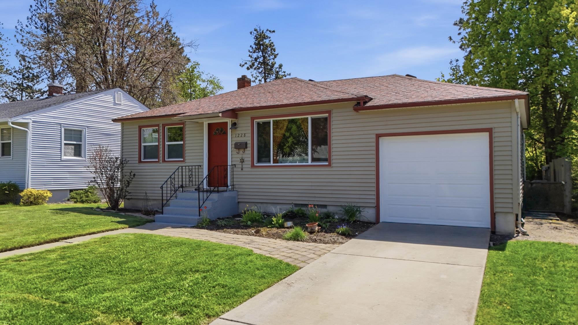 1228 East 40th Avenue Spokane, WA 99203 - Photo 3 of 46
