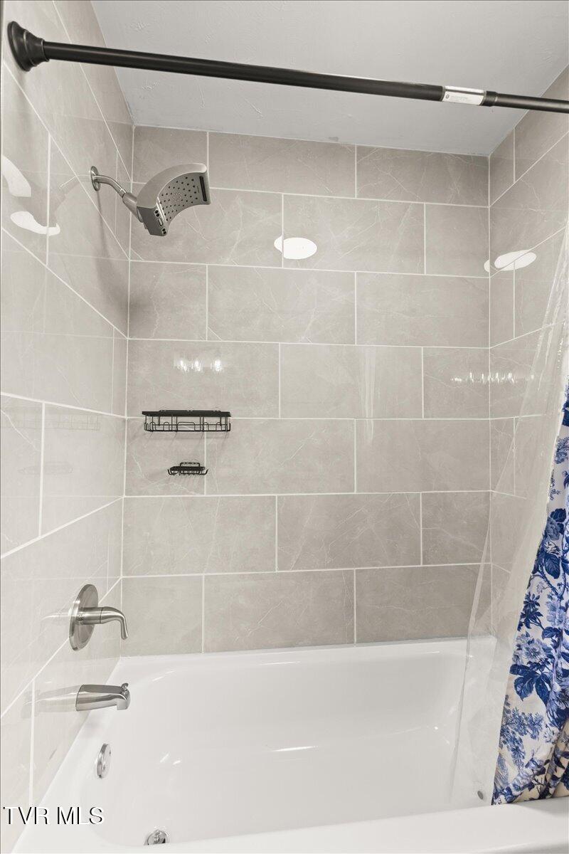 1321 Haga Road Kingsport, TN 37660 - Photo 7 of 38 08-128A3318