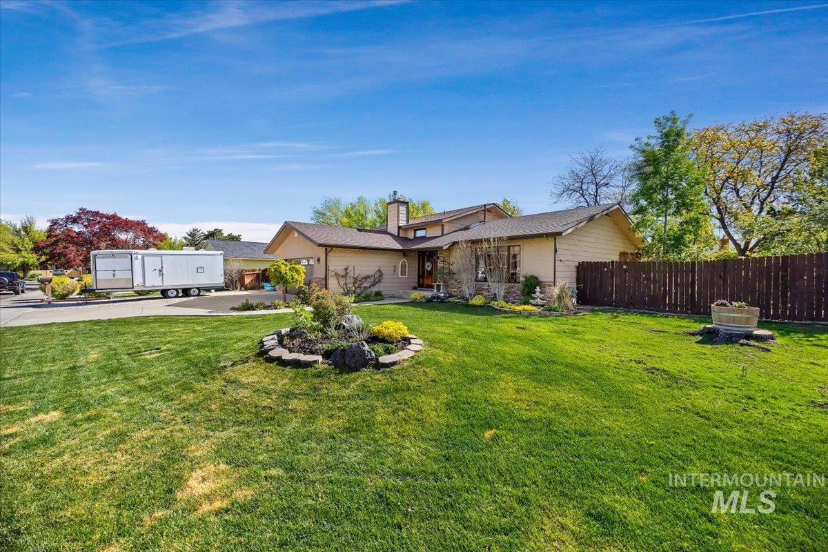 956 Bitterroot Place Twin Falls, ID 83301 - Photo 2 of 48 Expansive front lawn with a decorative rock garden