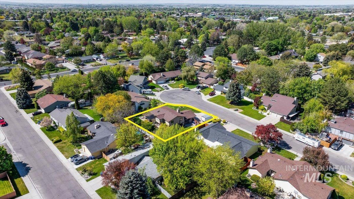 956 Bitterroot Place Twin Falls, ID 83301 - Photo 39 of 48 Aerial view of a residential property on a cul-de-sac