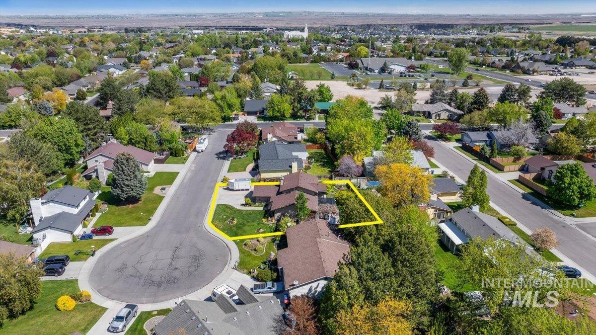 956 Bitterroot Place Twin Falls, ID 83301 - Photo 41 of 48 Aerial perspective showcasing a cul-de-sac lot with mature landscaping and established trees