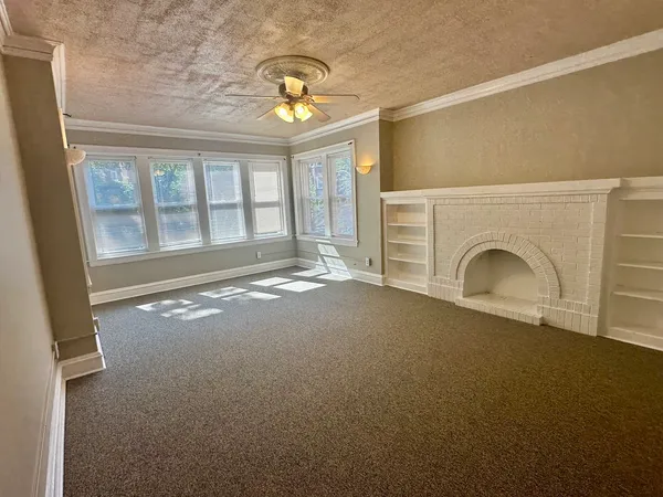 $2,200 | 6327 North Oakley Avenue, Unit 1, Chicago, IL 60659