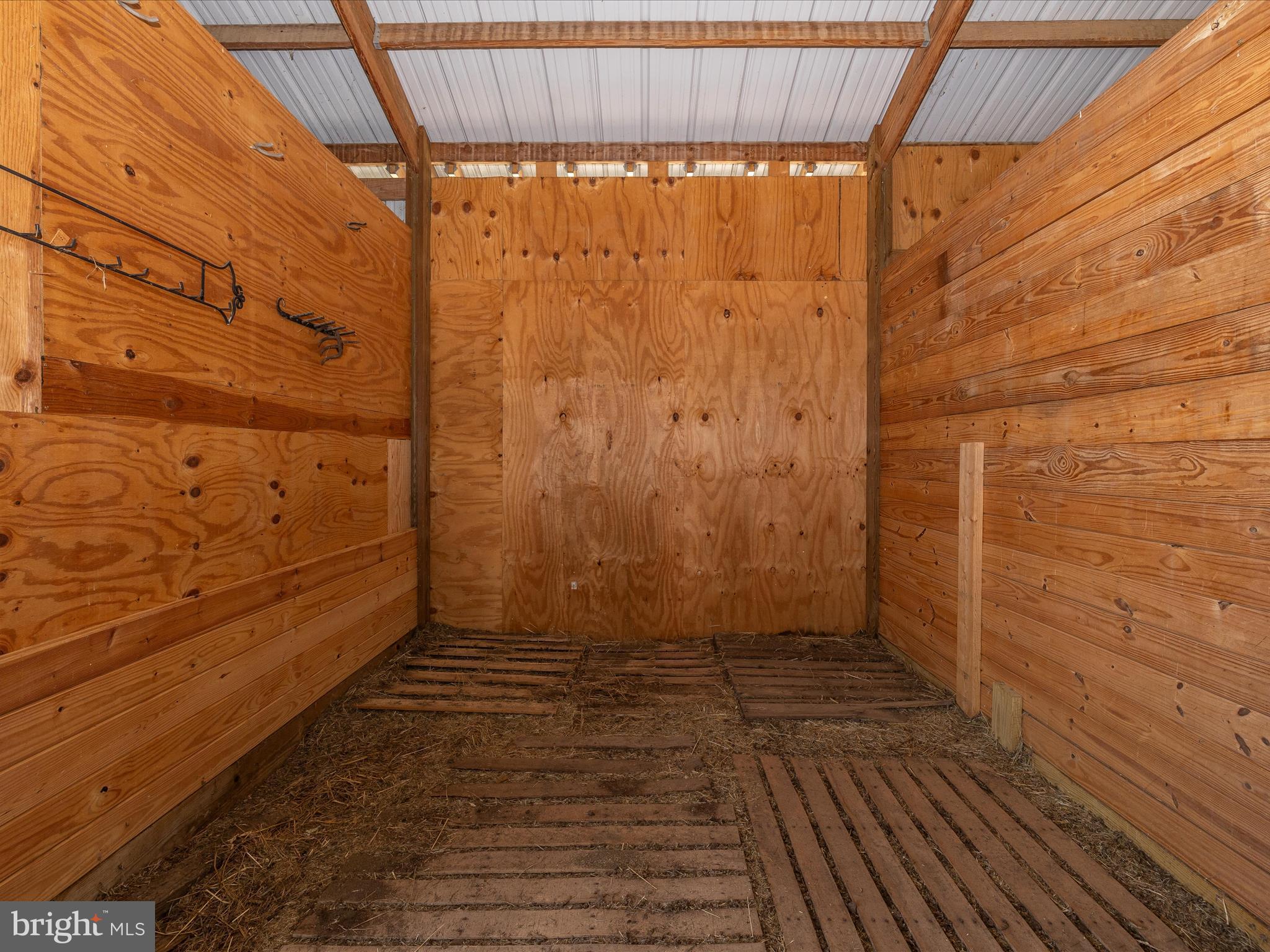 9235 Albaugh Road New Windsor, MD 21776 - Photo 83 of 110 Grooming Stall