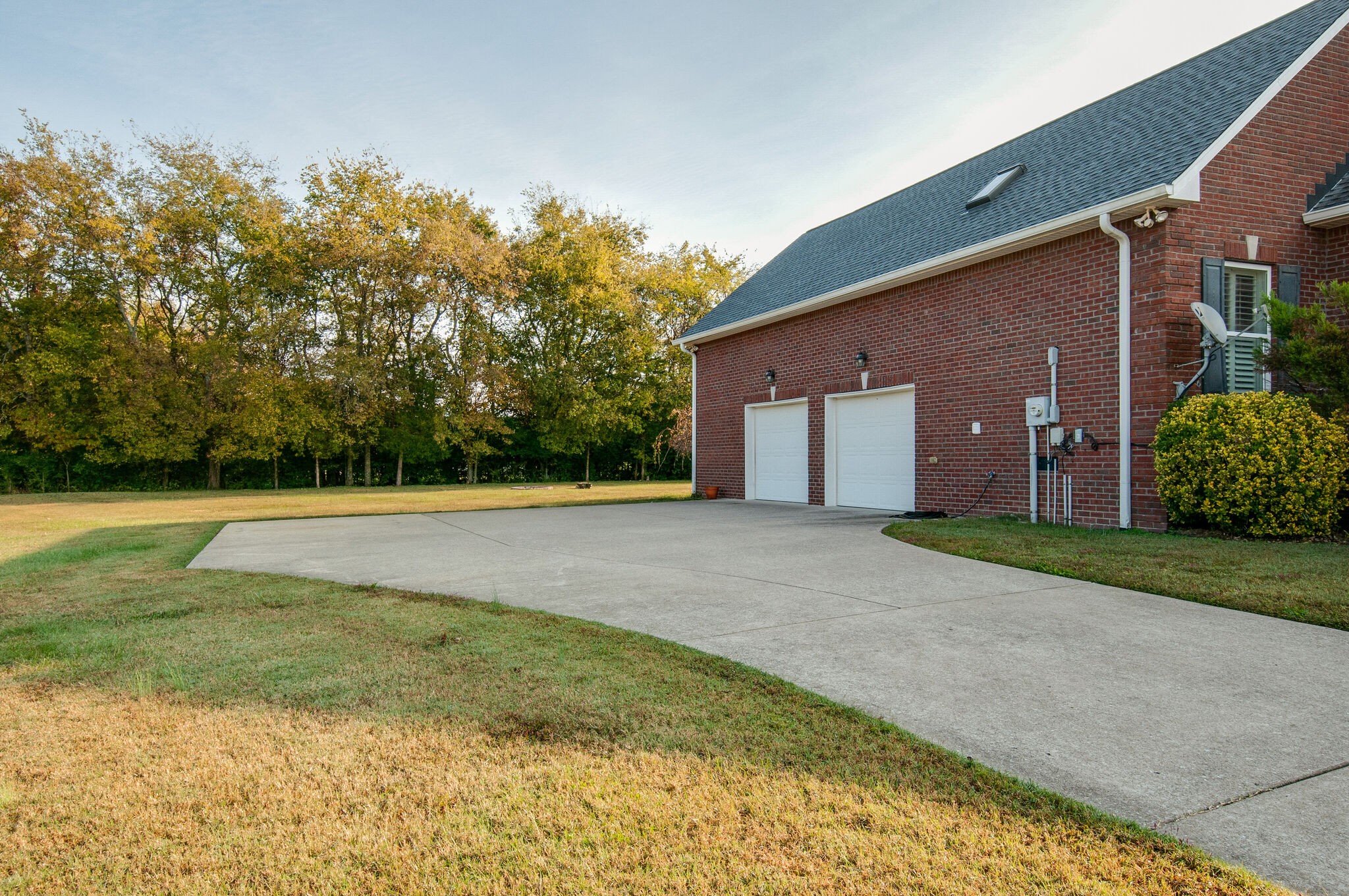 200 Ridgewater Way Mount Juliet, TN 37122 - Photo 5 of 37 a view of a house with backyard and trees