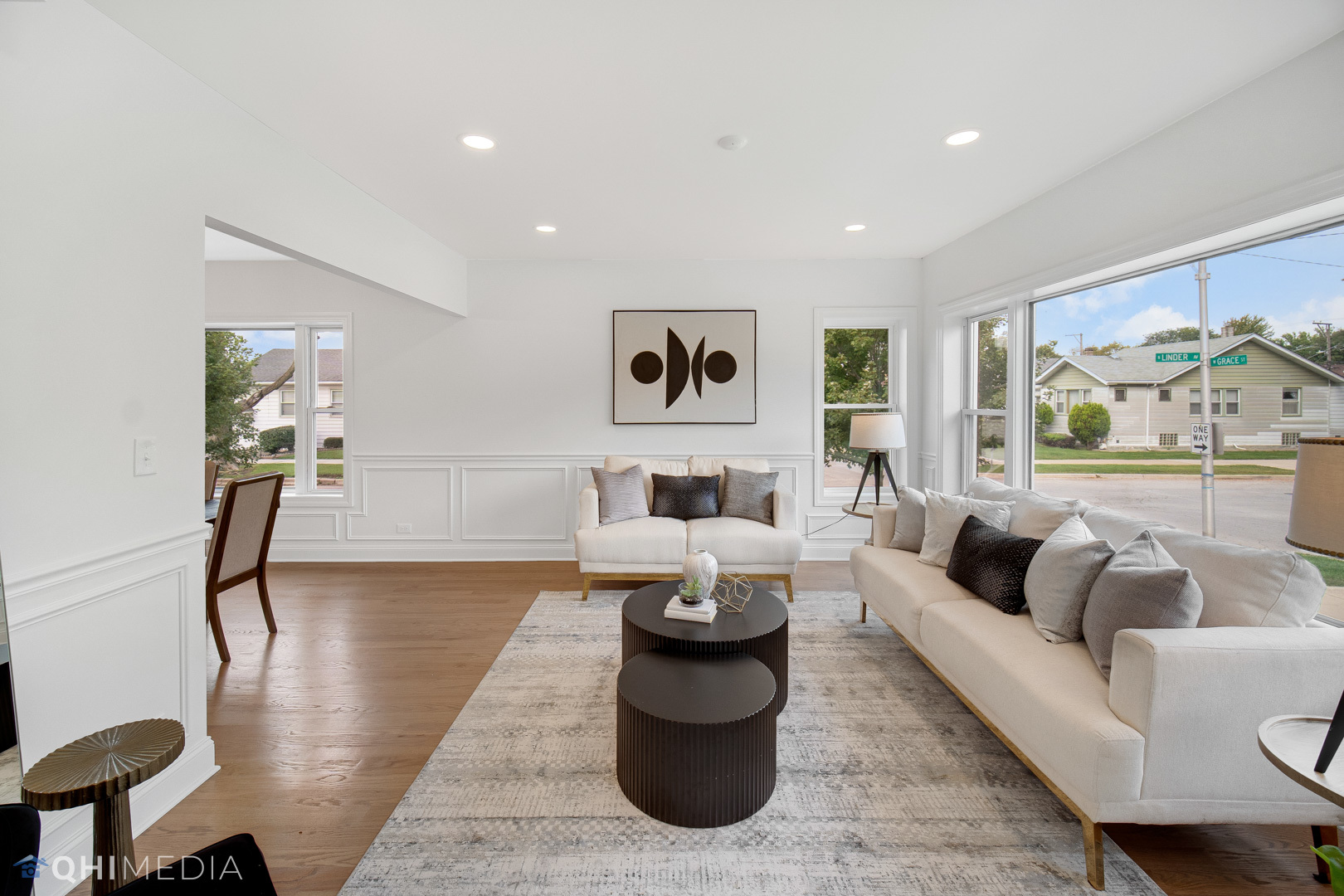5459 West Grace Street Chicago, IL 60641 - Photo 4 of 24 a living room with furniture