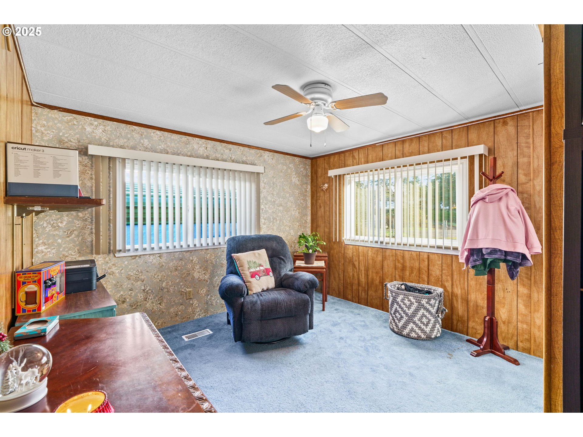 82966 Minnick Road Dexter, OR 97431 - Photo 22 of 29 a bedroom with furniture and a window