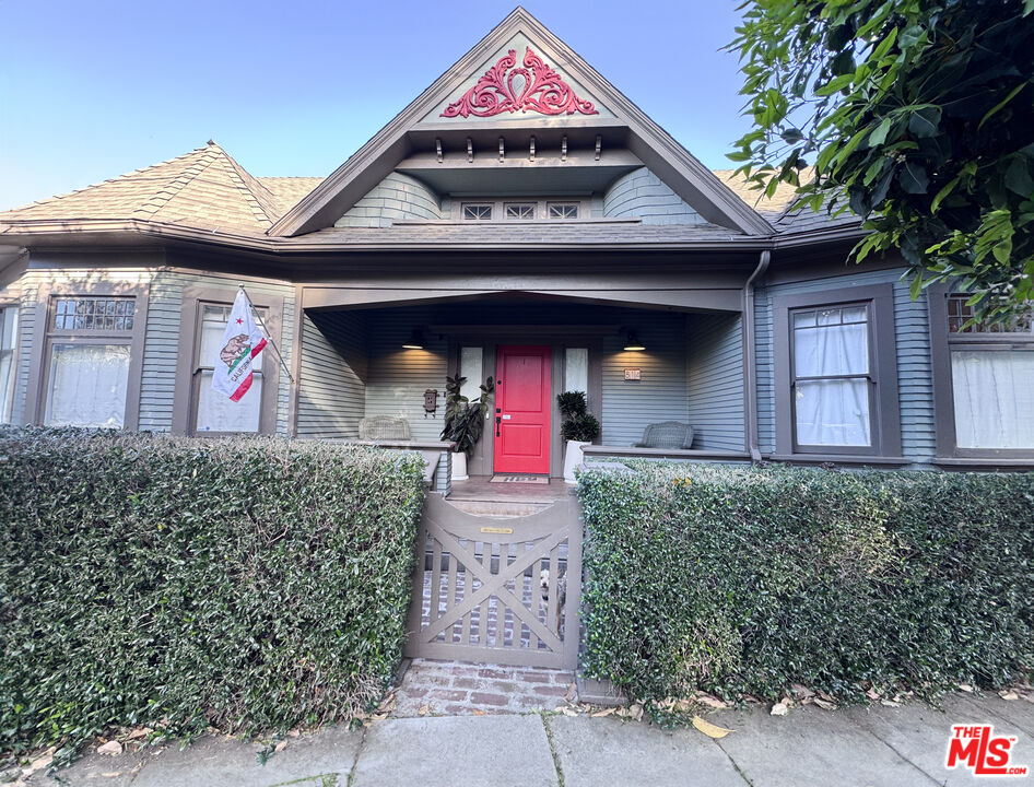 814 East Edgeware Road Los Angeles, CA 90026 - Photo 1 of 32