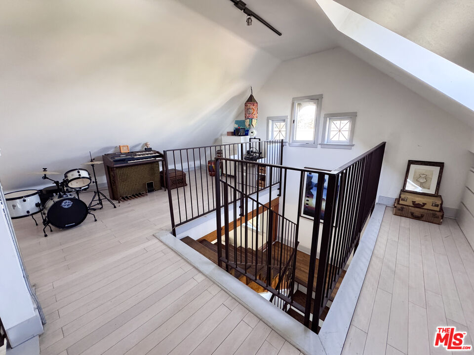 814 East Edgeware Road Los Angeles, CA 90026 - Photo 17 of 32