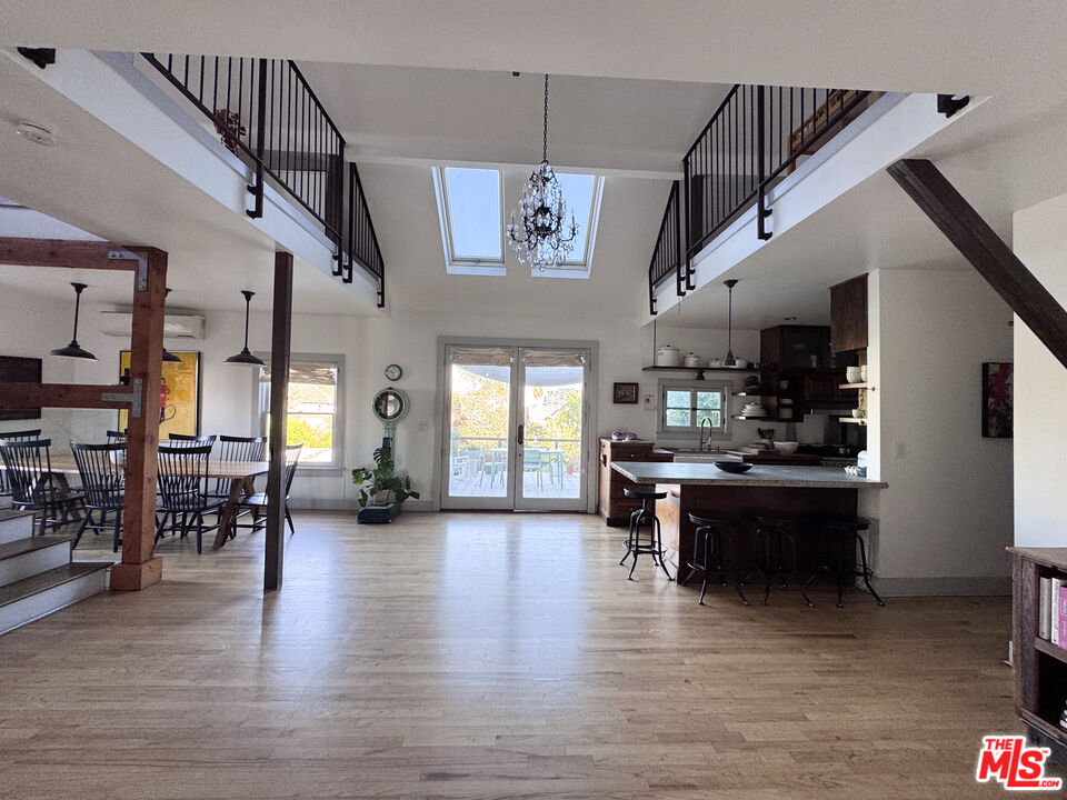814 East Edgeware Road Los Angeles, CA 90026 - Photo 3 of 32
