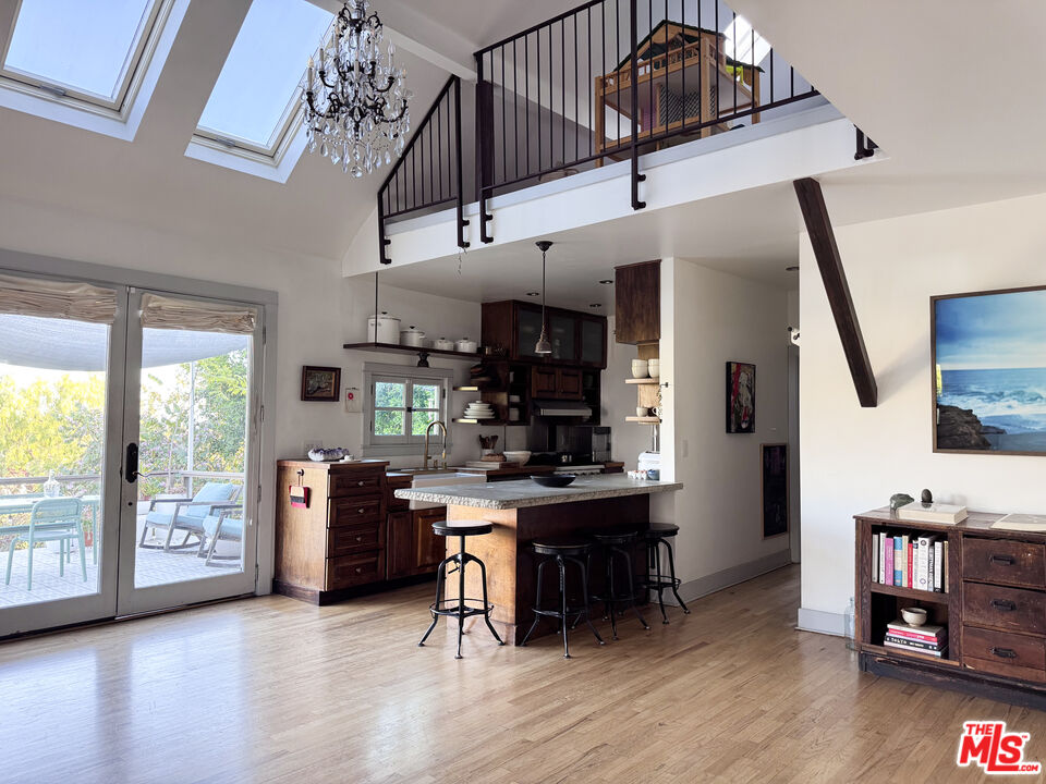 814 East Edgeware Road Los Angeles, CA 90026 - Photo 4 of 32