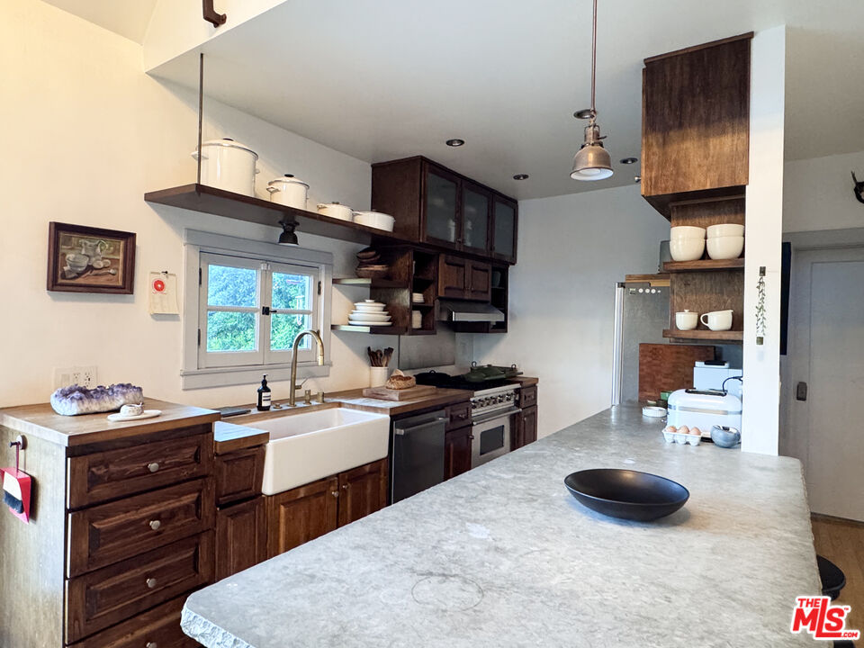 814 East Edgeware Road Los Angeles, CA 90026 - Photo 5 of 32