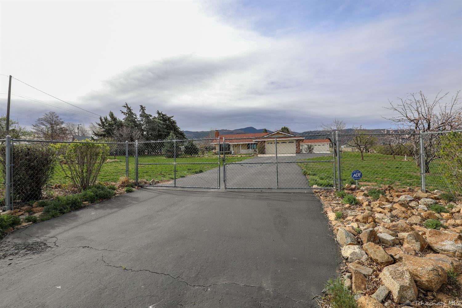 20836 Schout Road Tehachapi, CA 93561 - Photo 16 of 59 Property fully fenced with gate.