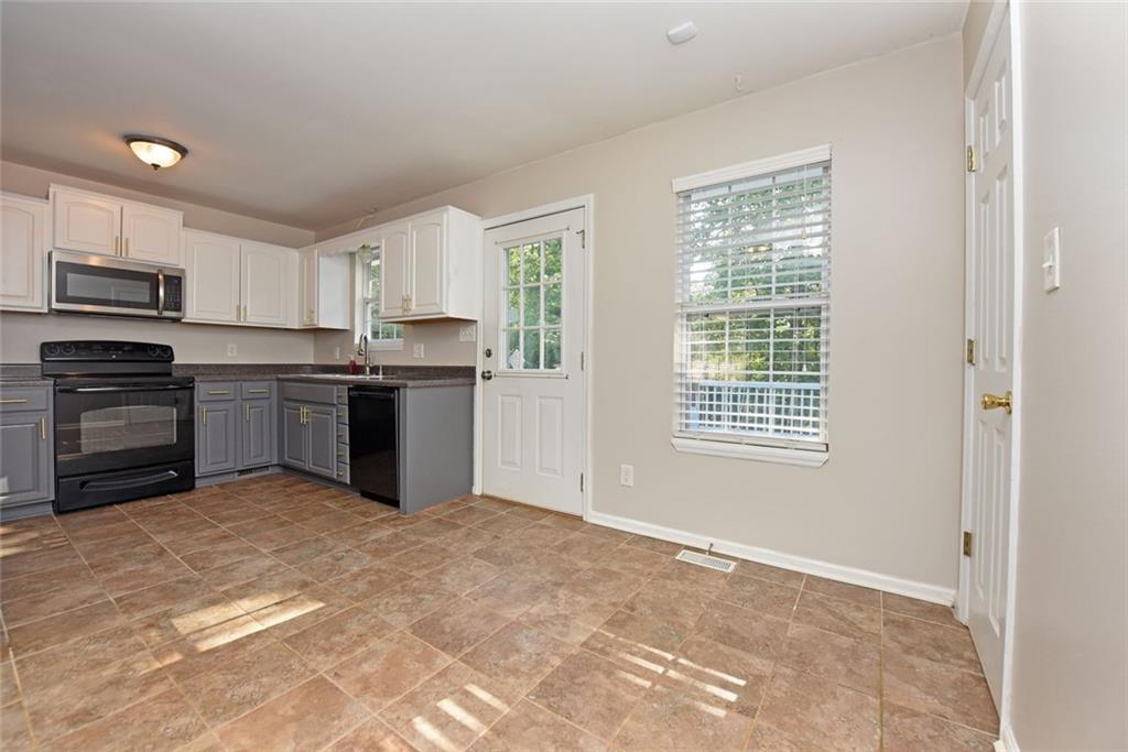 54 Poplar Road Commerce, GA 30529 - Photo 4 of 21 Gallery Image 4