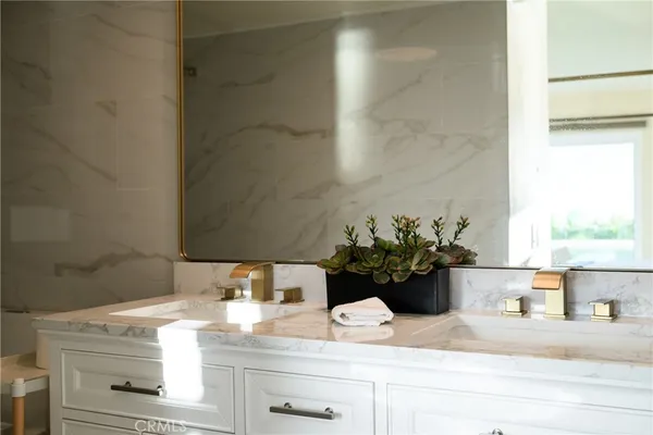 $10,800 | 883 Katella Street, Laguna Beach, CA 92651