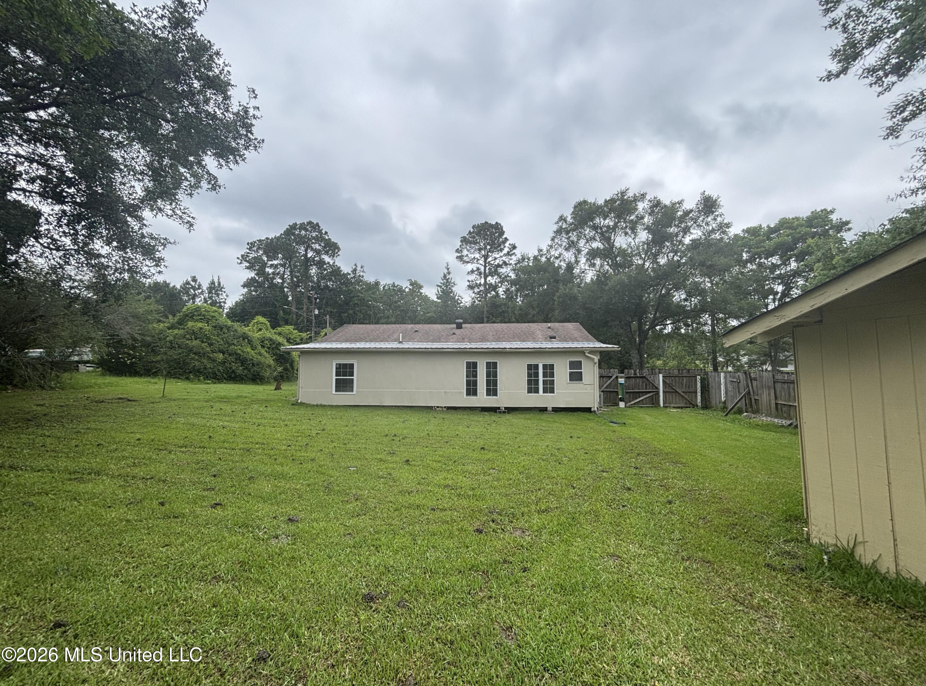 16171 Robinson Road Gulfport, MS 39503 - Photo 2 of 12 bck yard
