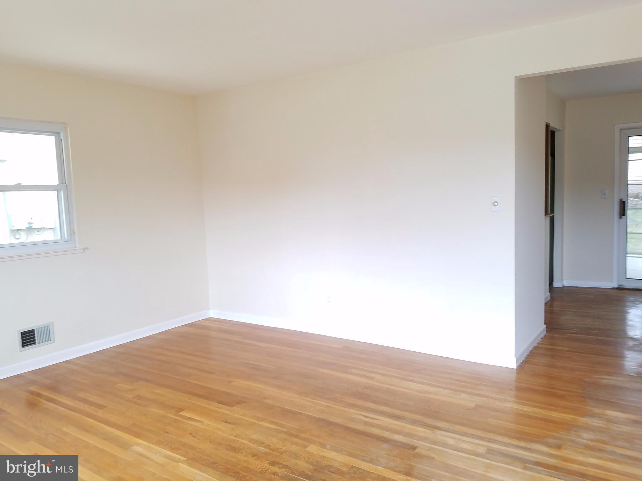 509 Carrollwood Road Baltimore, MD 21220 - Photo 6 of 29 Living Room