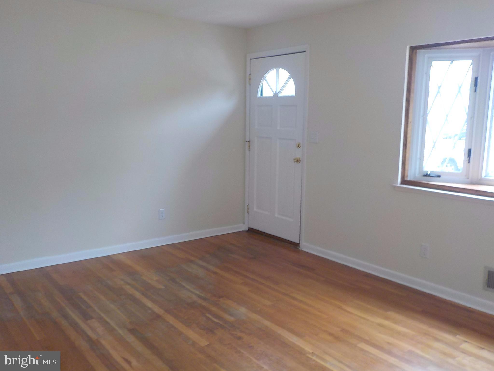 509 Carrollwood Road Baltimore, MD 21220 - Photo 7 of 29 Living Room