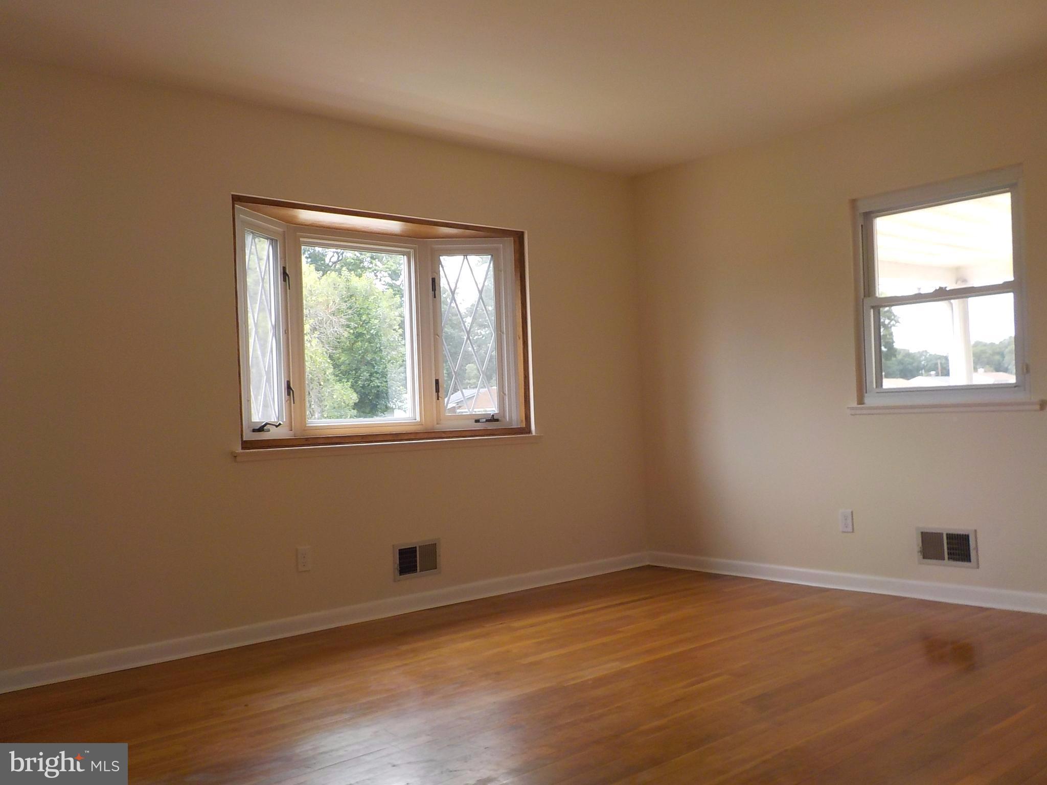 509 Carrollwood Road Baltimore, MD 21220 - Photo 8 of 29 Living Room