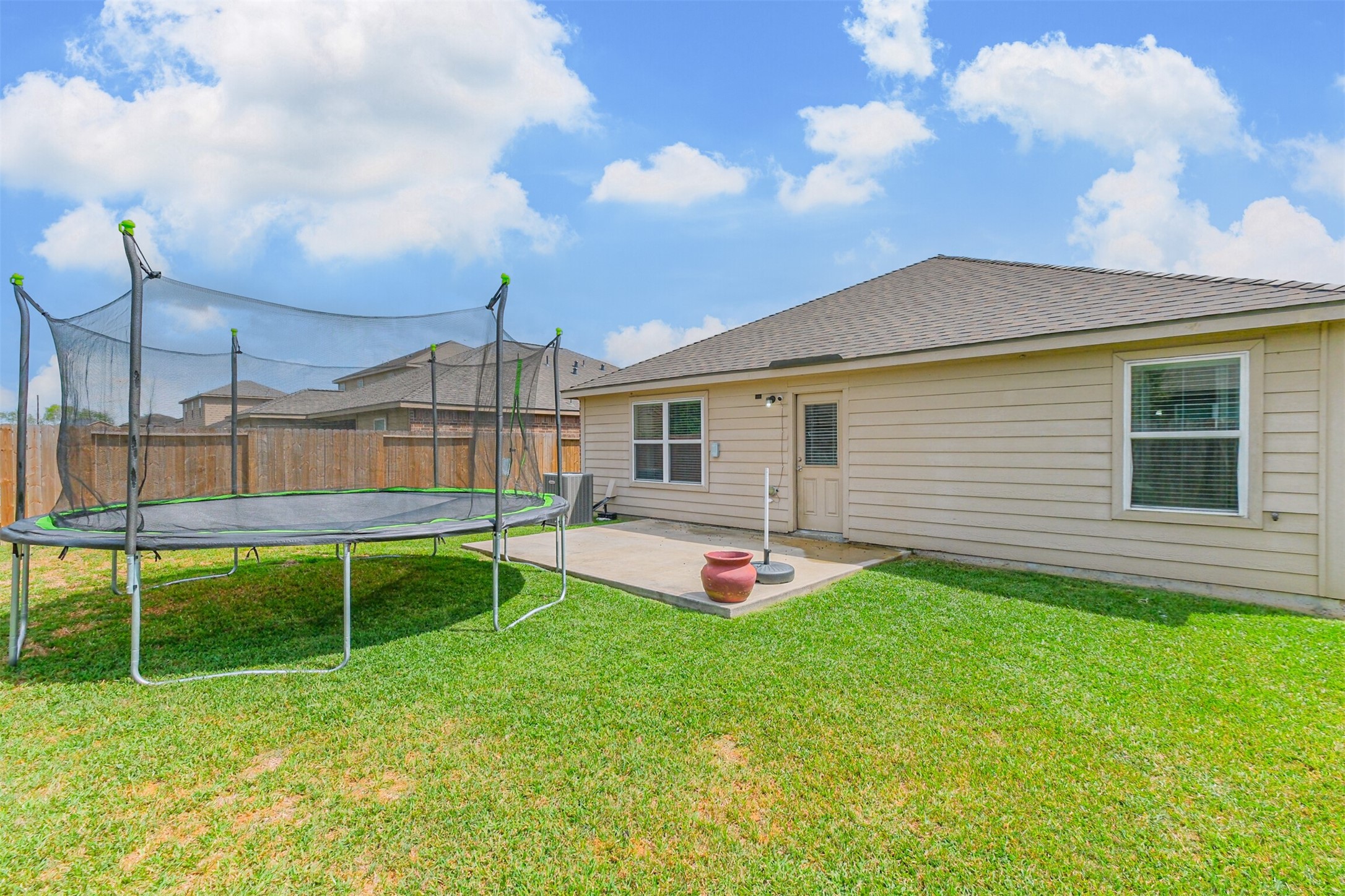 9438 Gold Mountain Drive Rosharon, TX 77583 - Photo 17 of 25 Plenty of space in the backyard!