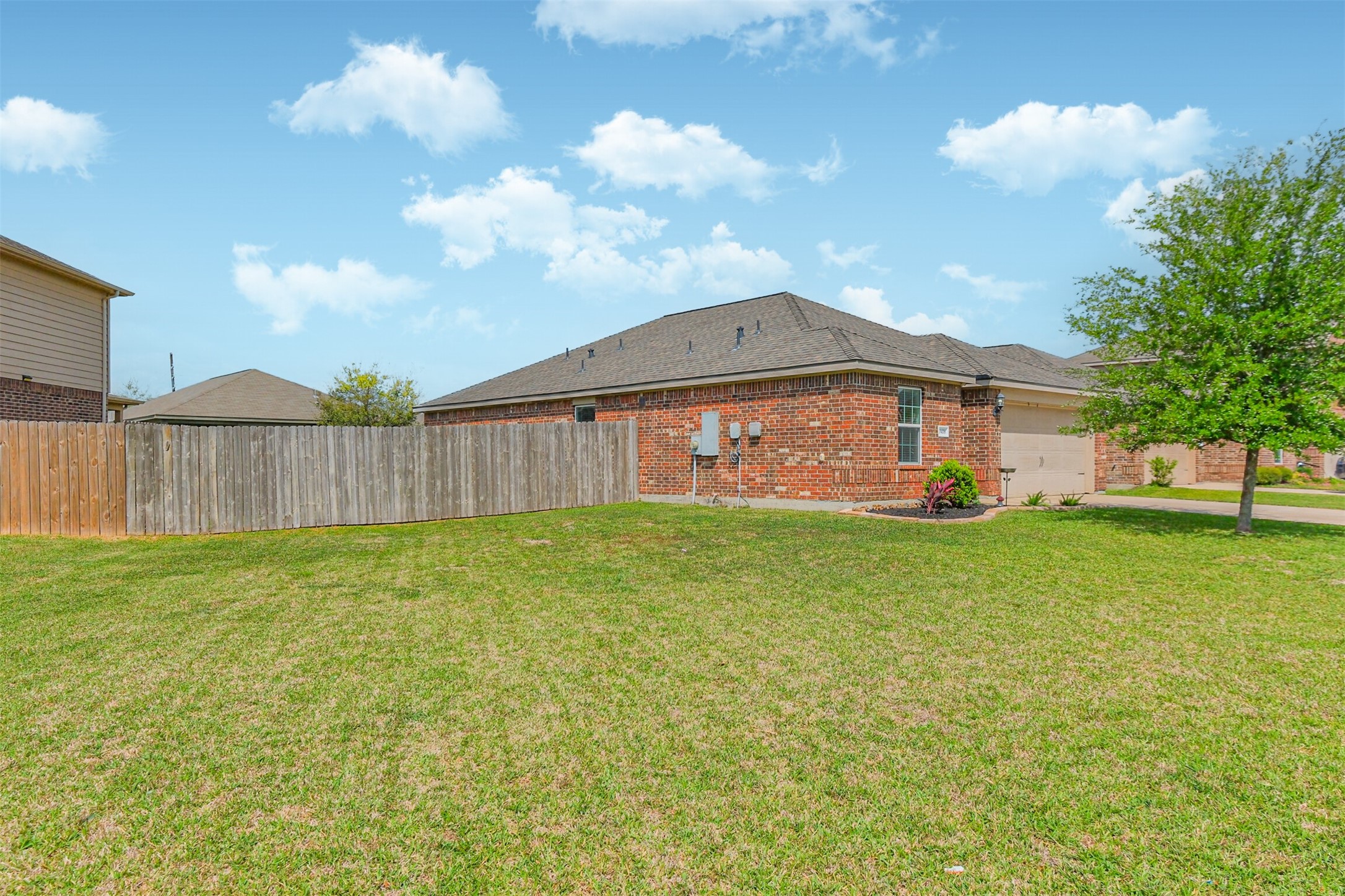 9438 Gold Mountain Drive Rosharon, TX 77583 - Photo 2 of 25 a front view of house with yard and trees