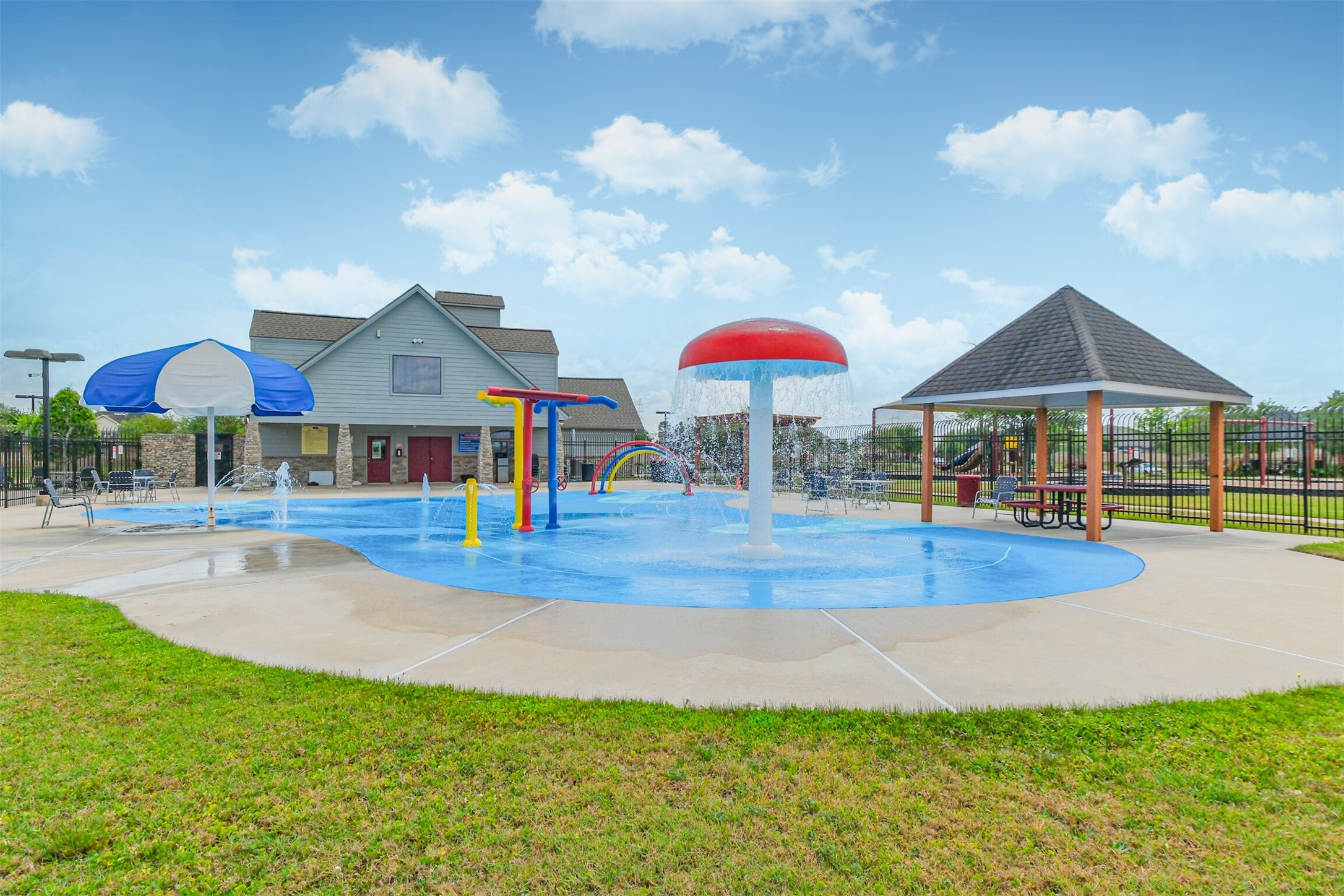 9438 Gold Mountain Drive Rosharon, TX 77583 - Photo 23 of 25 Splash Pad