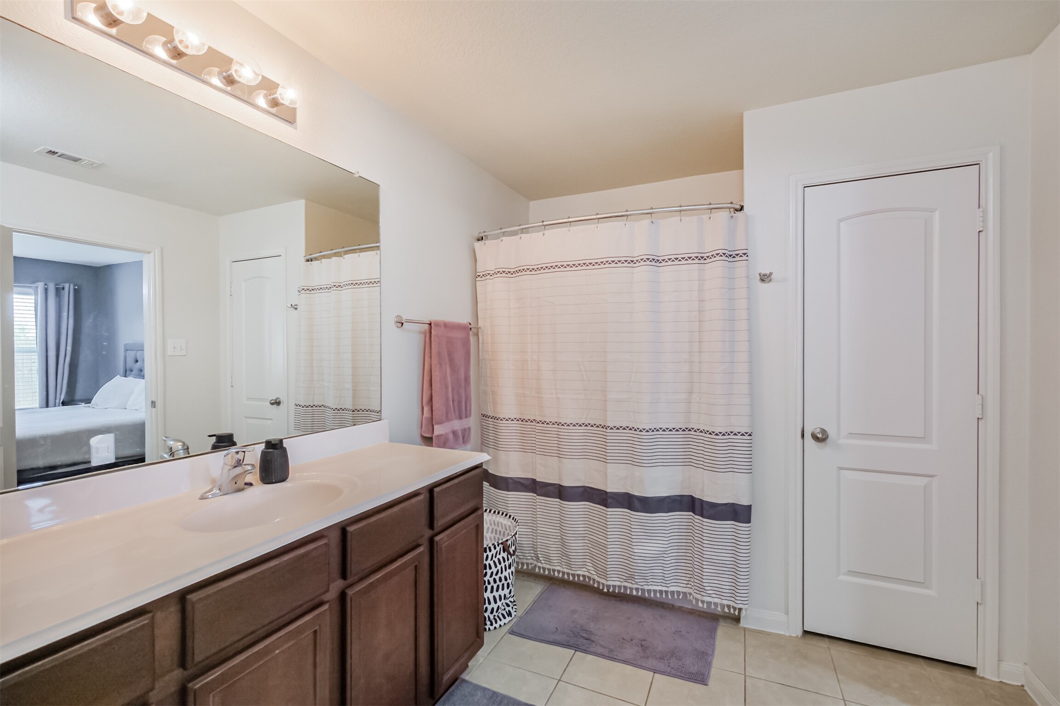 9438 Gold Mountain Drive Rosharon, TX 77583 - Photo 9 of 25 primary bath