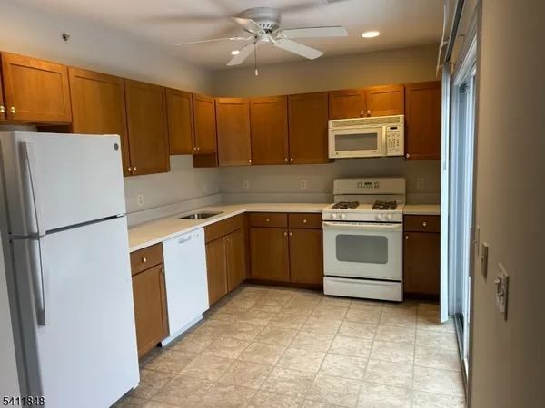 $379,999 | 31 Wilshire Terrace, Kinnelon, NJ 07405